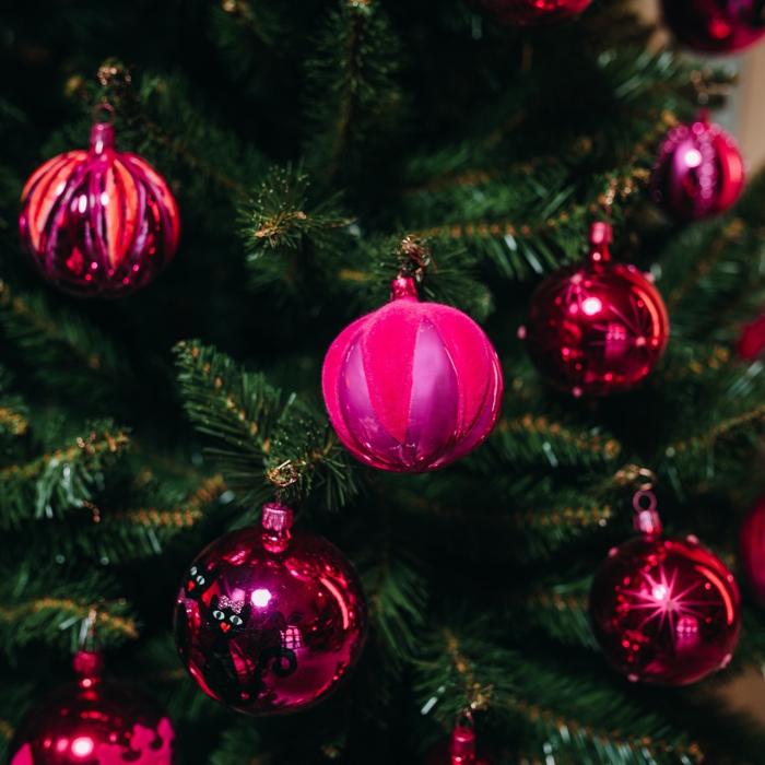 Skleněné vánoční ozdoby basic Magenta - Magenta kouličky a zvonečky, 12ks