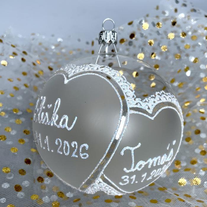 Svatební skleněná koule na přání - dvě srdce s mašlí (12cm)