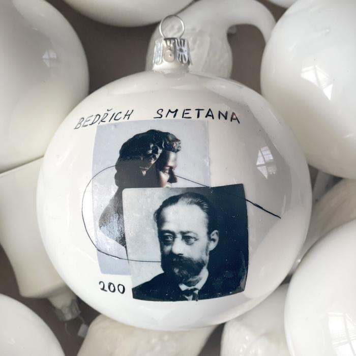 Skleněná ozdoba Smetana 200, 1 ks bílá