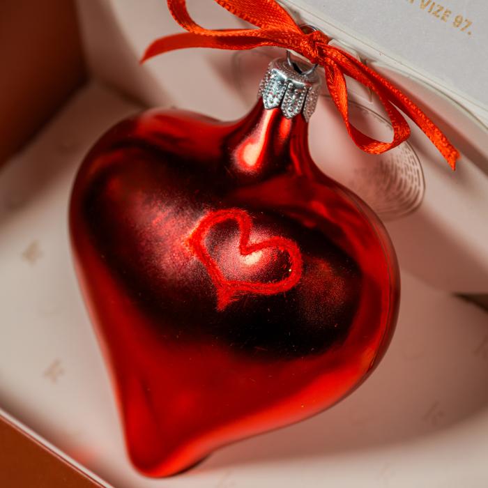 Srdce v srdci - červené srdce s červeným obrysem srdíčka