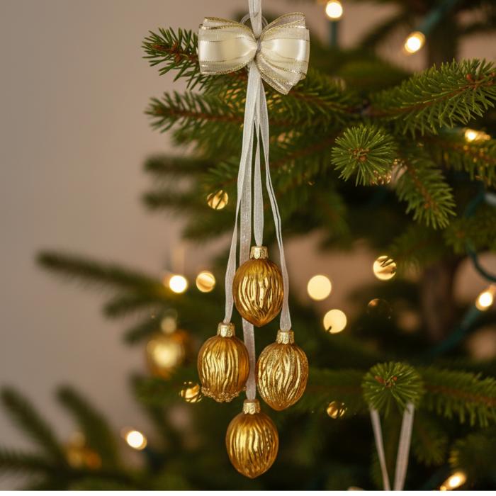 Skleněné vánoční ozdoby bílozlatá sada - Svazek oříšků zlatý, 1 ks